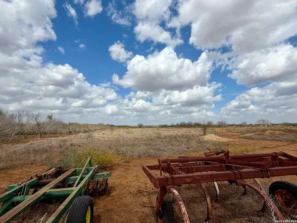 $675,000 | 1550 County Road 300, Jourdanton, TX 78026