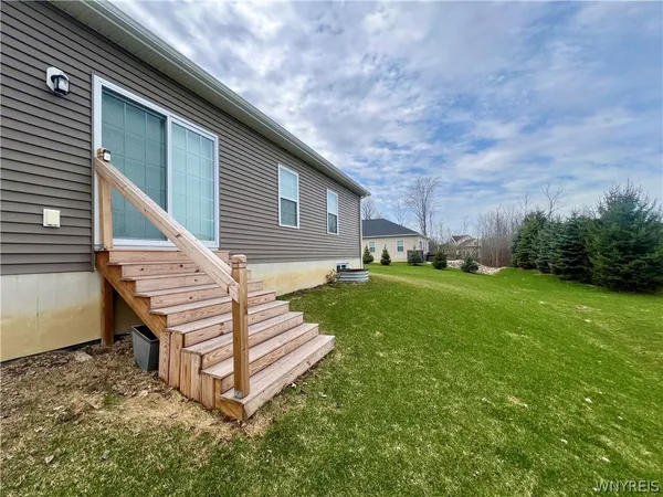 $479,900 | 3050 Pleasant Avenue, Hamburg, NY 14075