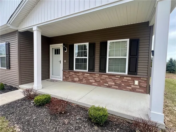 $479,900 | 3050 Pleasant Avenue, Hamburg, NY 14075