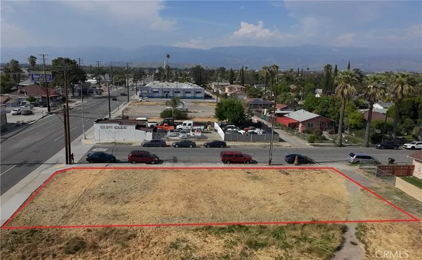 a view of a yard