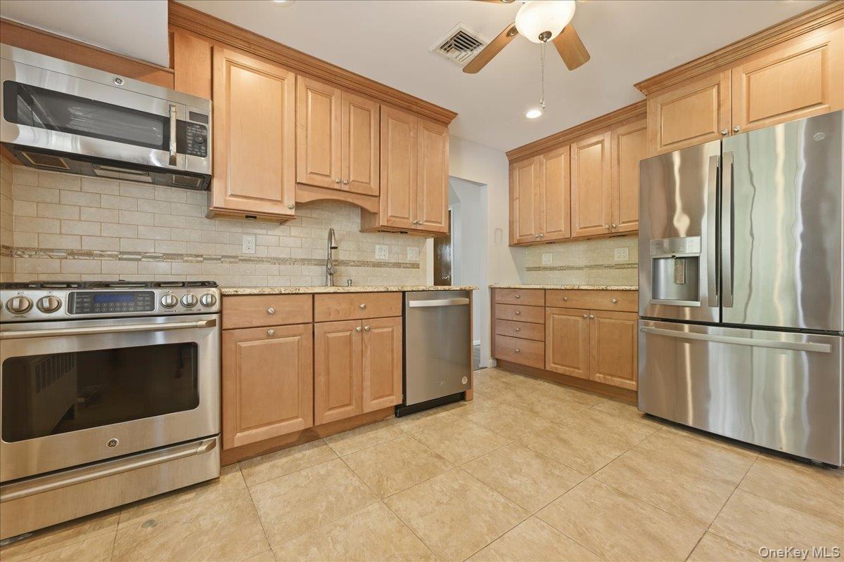 1395 Meadowbrook Road Merrick, NY 11566 - Photo 17 of 44