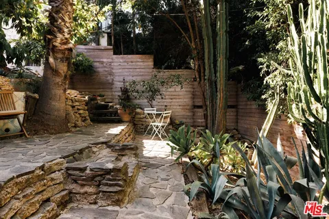 $1,395,000 | 3223 Larissa Drive, Los Angeles, CA 90026