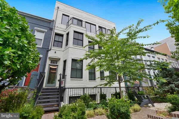 $725,000 | 270 15th Street Southeast, Unit 202, Washington, DC 20003