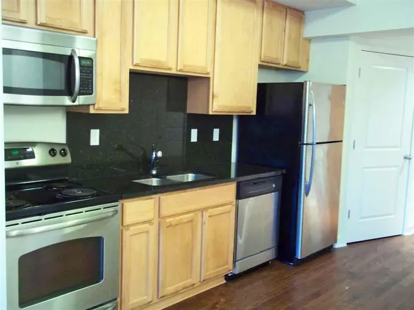 $2,250 | 111 North Ashley Street, Unit 613, Ann Arbor, MI 48104