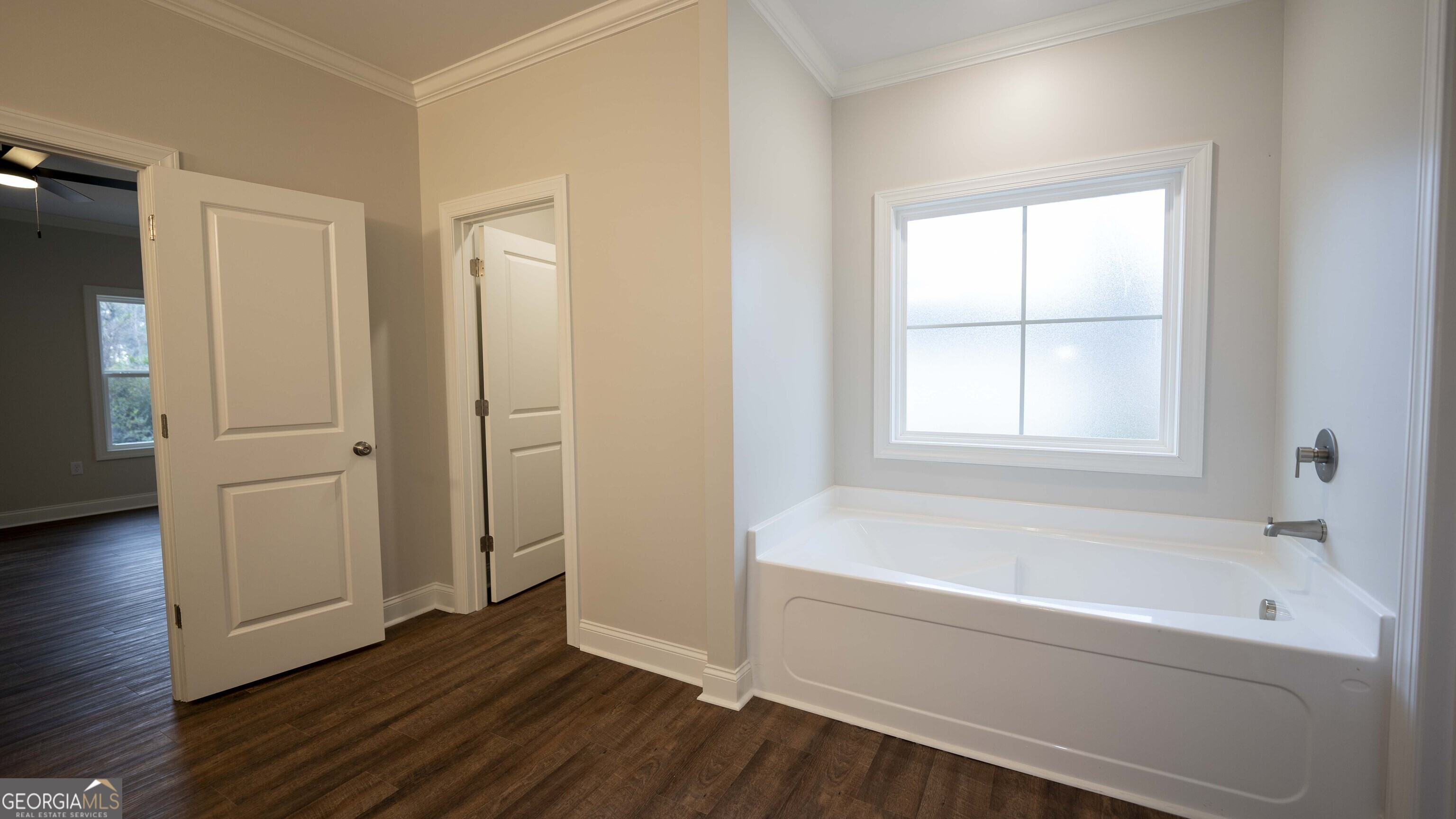 288 Frank Cook Road Cochran, GA 31014 - Photo 17 of 40 a bathroom with a bathtub and a window