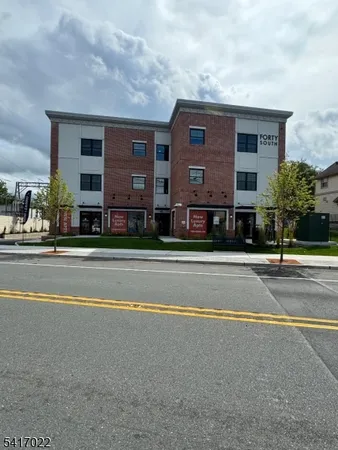 $2,215 | 40 South Avenue, Fanwood, NJ 07023
