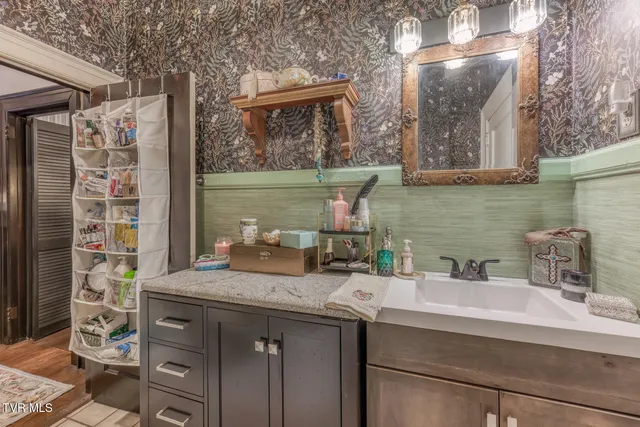 $620,000 | 130 Solar Street, Bristol, VA 24201