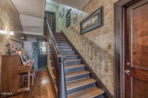 $599,900 | 130 Solar Street, Bristol, VA 24201