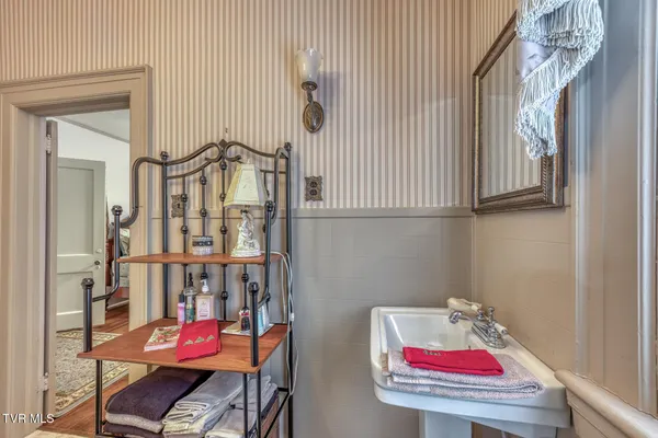 $599,900 | 130 Solar Street, Bristol, VA 24201