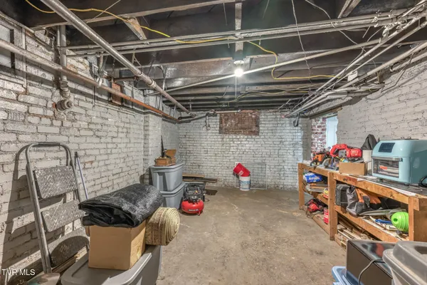 $599,900 | 130 Solar Street, Bristol, VA 24201