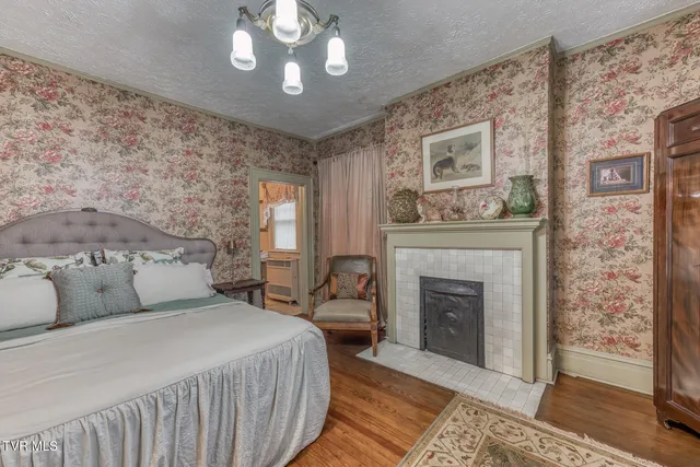 $620,000 | 130 Solar Street, Bristol, VA 24201