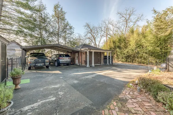 $575,000 | 130 Solar Street, Bristol, VA 24201