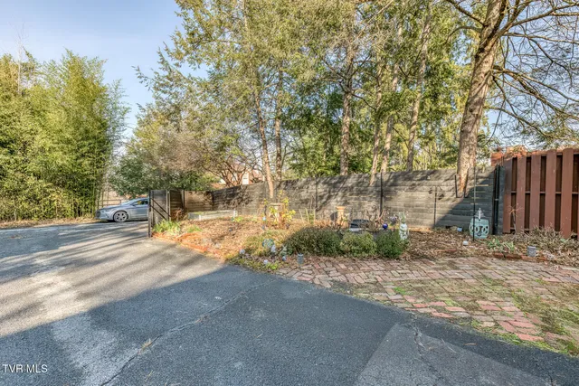 $620,000 | 130 Solar Street, Bristol, VA 24201