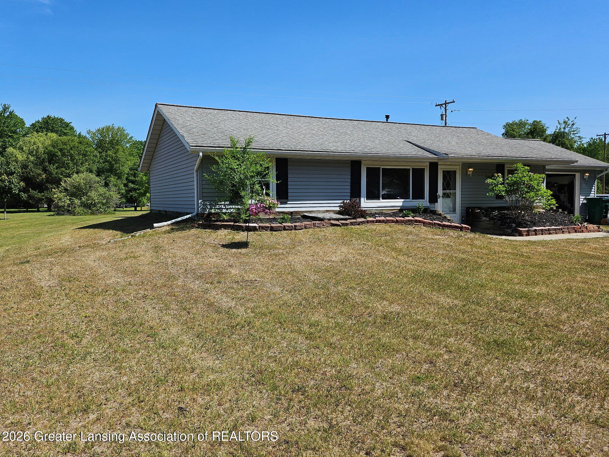 9711 East River Road Mount Pleasant, MI 48858 - Photo 2 of 19 Front yard