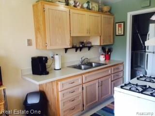 23221 Tuck Road Farmington, MI 48336 - Photo 6 of 15 kitchen1.jpg