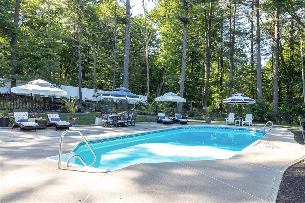 10 Winston Road Holliston, MA 01746 - Photo 4 of 38