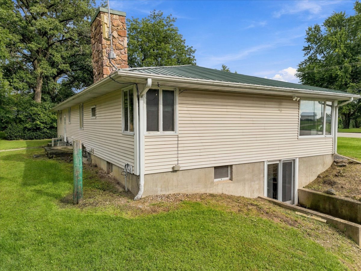 1761 Franklin Road Franklin Grove, IL 61031 - Photo 40 of 43 Gallery Image 40