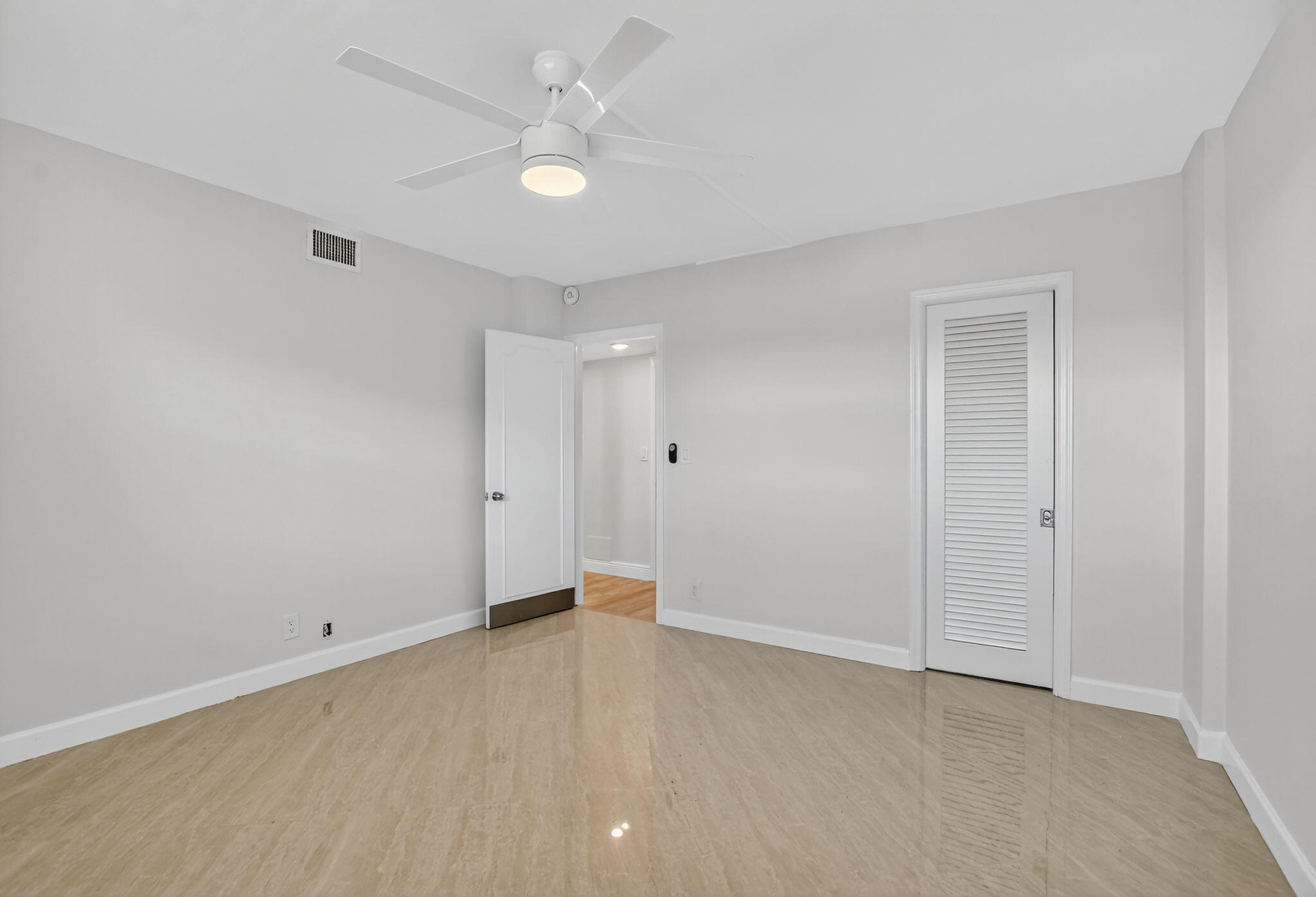 1040 Banyan Road, Unit 3050 Boca Raton, FL 33432 - Photo 23 of 35 a view of an empty room