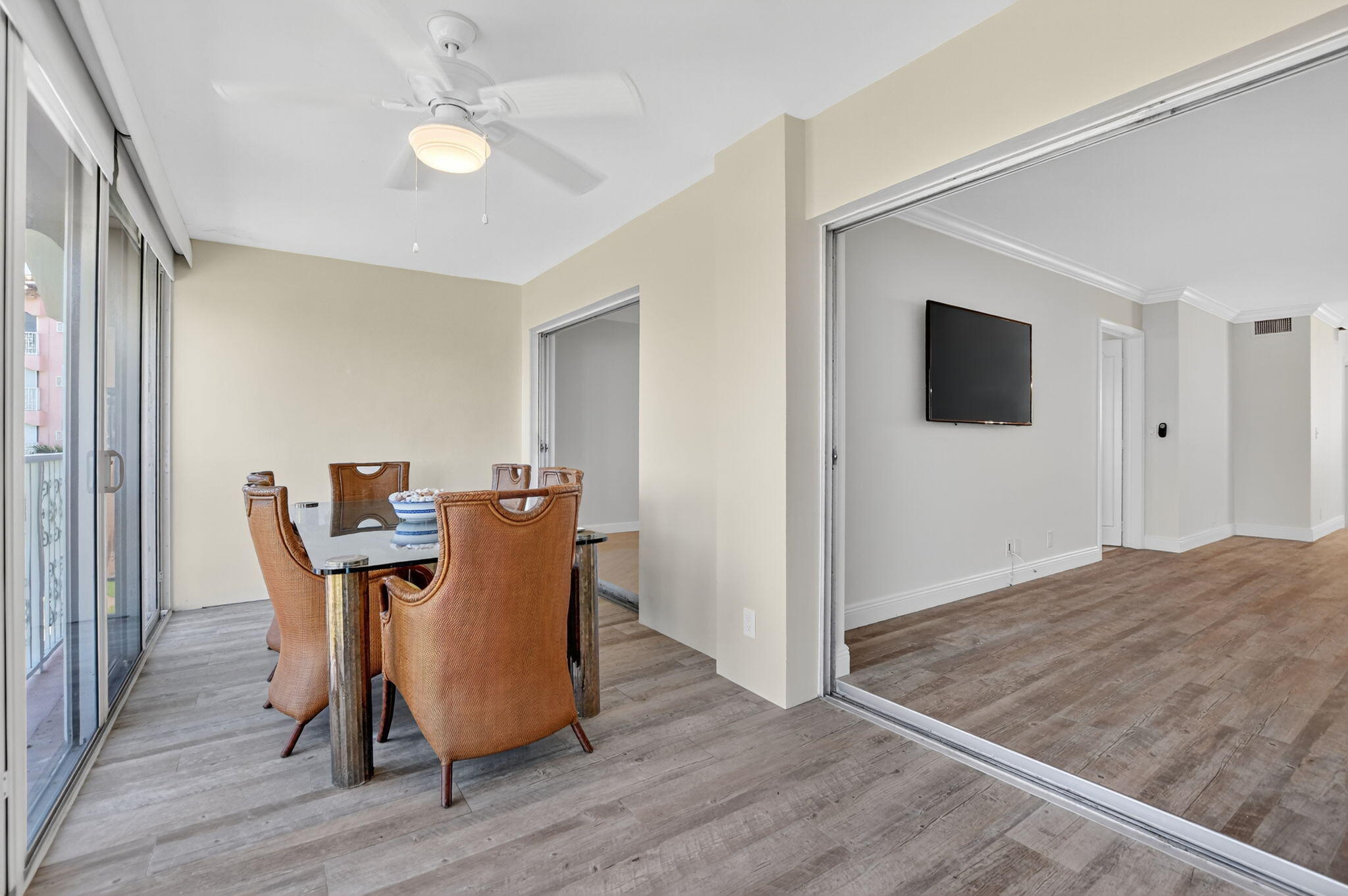1040 Banyan Road, Unit 3050 Boca Raton, FL 33432 - Photo 27 of 35 a dining room with furniture and window