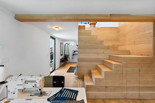 a view of livingroom with furniture