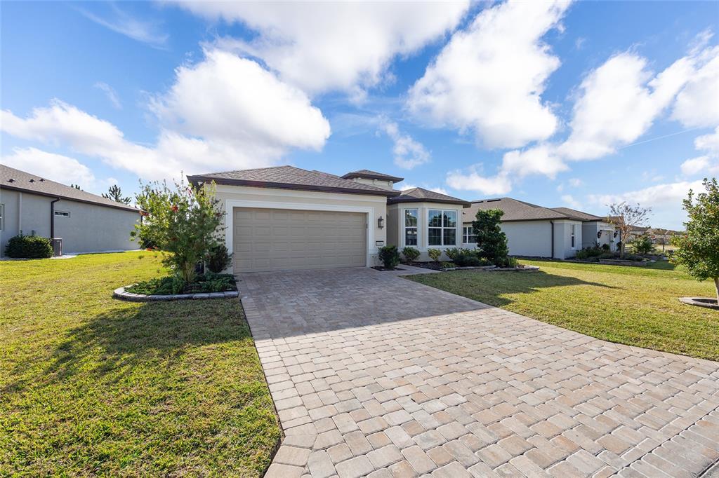 8986 Southwest 58th Street Road Ocala, FL 34481 - Photo 5 of 53 a front view of a house with garden
