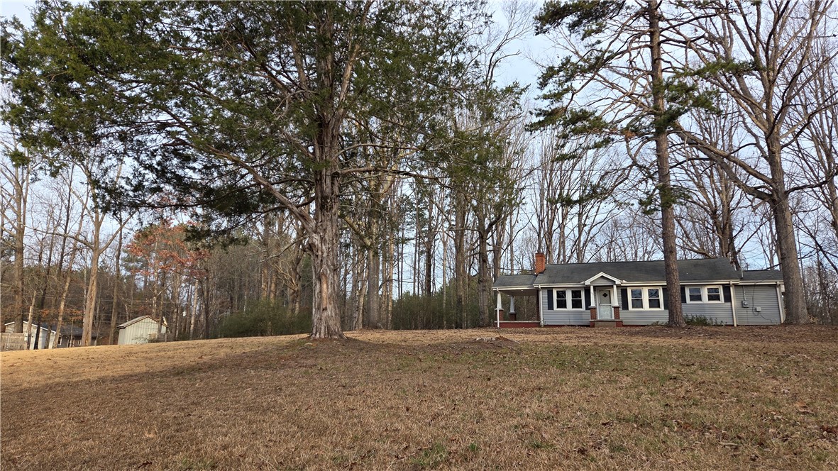 125 Indian Oaks Road Seneca, SC 29672 - Photo 5 of 26 Gallery Image 5