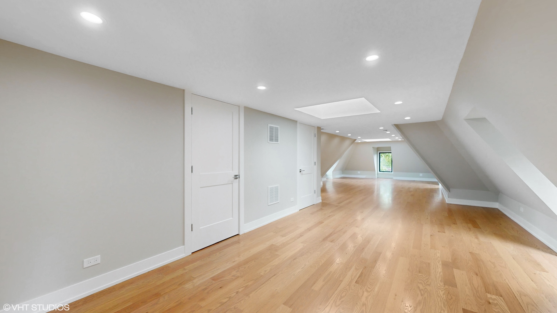 435 North Merrill Street Park Ridge, IL 60068 - Photo 40 of 51 a view of a hallway with wooden floor