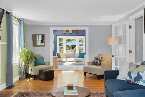 $1,350,000 | 6 Driftwood Lane, Barrington, RI 02806
