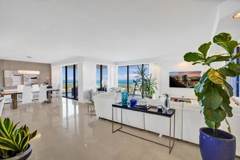 $1,395,000 | 19707 Turnberry Way, Unit 18J, Aventura, FL 33180