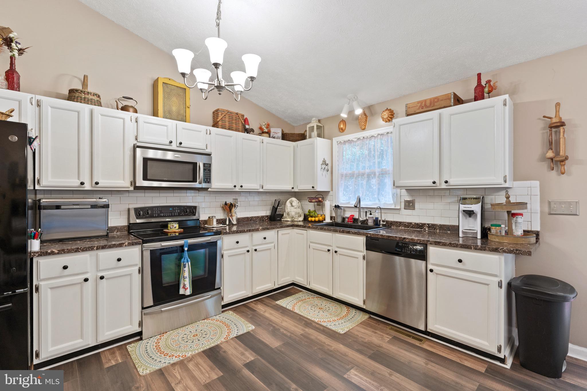217 Spotswood Road Locust Grove, VA 22508 - Photo 5 of 42 Gallery Image 5