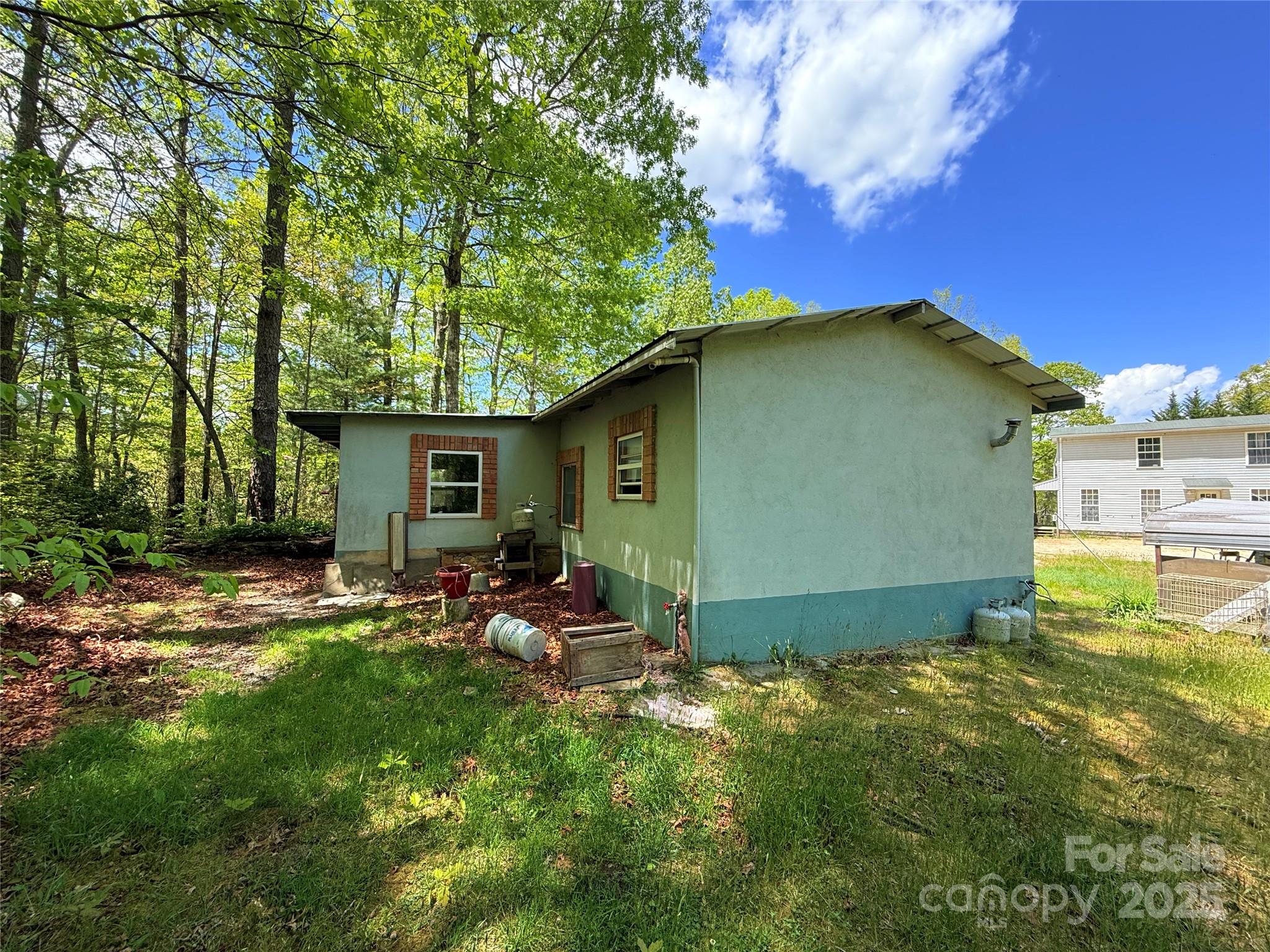 630 Deerchase Circle Cedar Mountain, NC 28718 - Photo 10 of 18 a backyard of a house with table and chairs