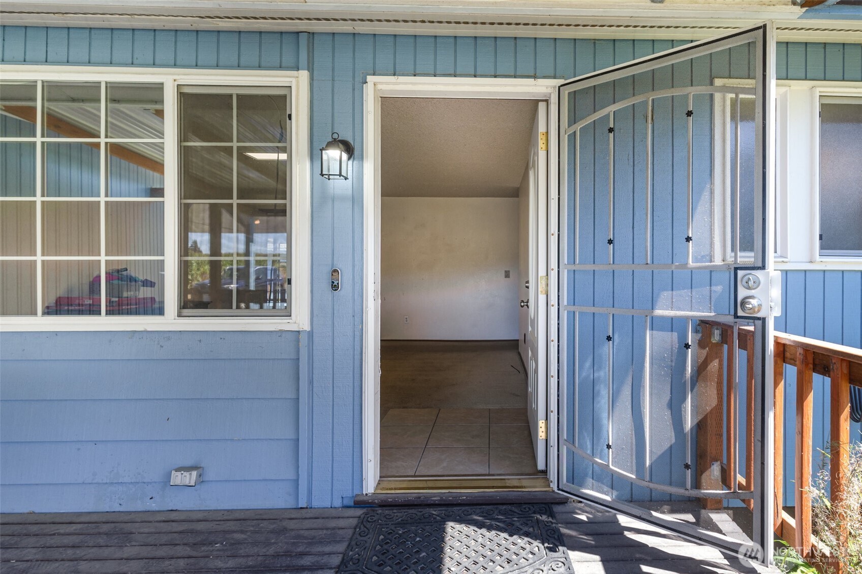 10953 Gardner Road Burlington, WA 98233 - Photo 3 of 27 Gallery Image 3