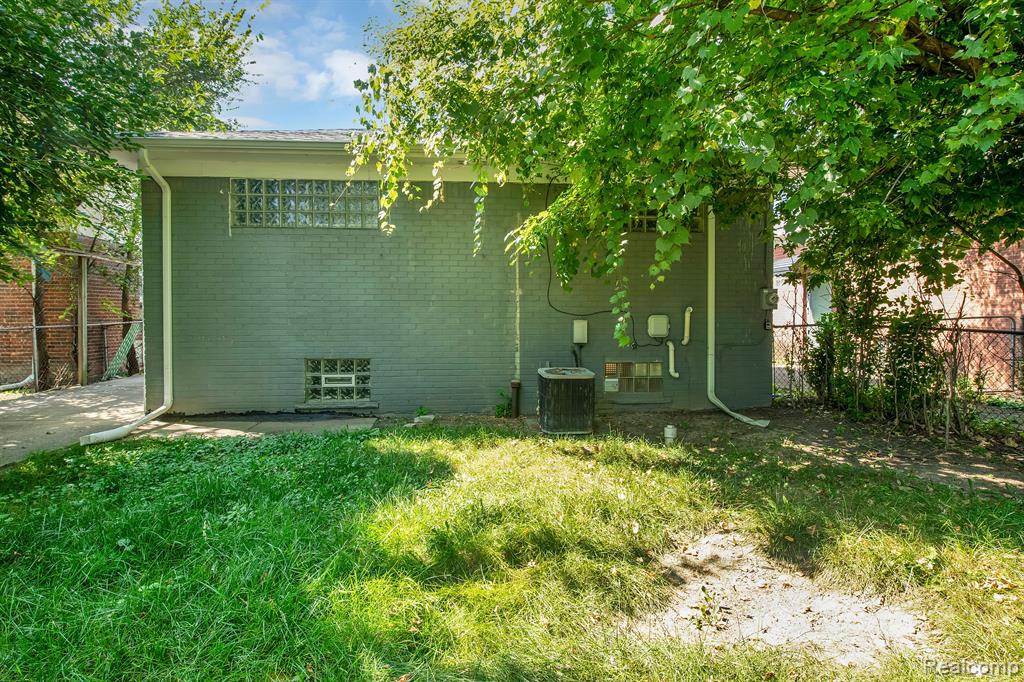 15760 Greenfield Road Detroit, MI 48227 - Photo 8 of 29