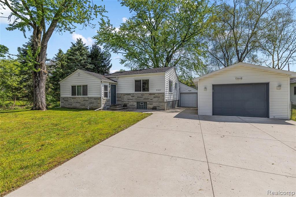 3327 Hessel Avenue Rochester Hills, MI 48307 - Photo 2 of 36