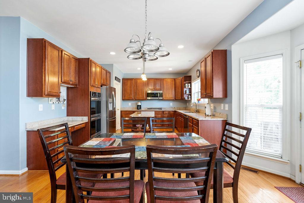 21 Gallery Road Stafford, VA 22554 - Photo 12 of 60 Kitchen table space