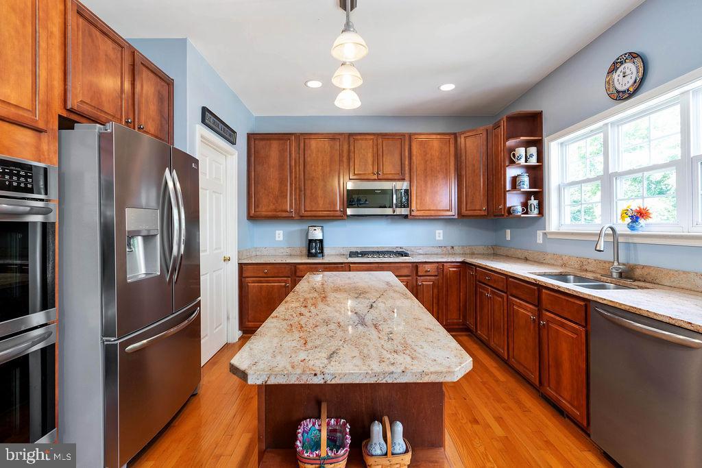 21 Gallery Road Stafford, VA 22554 - Photo 14 of 60 Large kitchen island