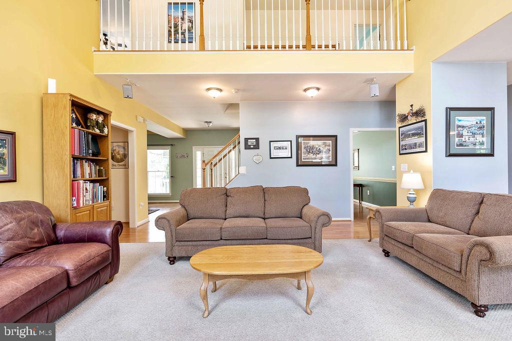 21 Gallery Road Stafford, VA 22554 - Photo 21 of 60 Family room with upstairs catwalk