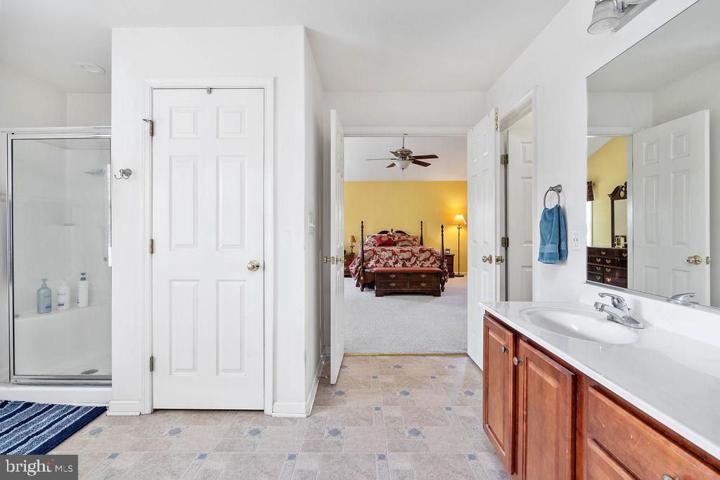 21 Gallery Road Stafford, VA 22554 - Photo 34 of 60 Owner's bathroom with separate shower