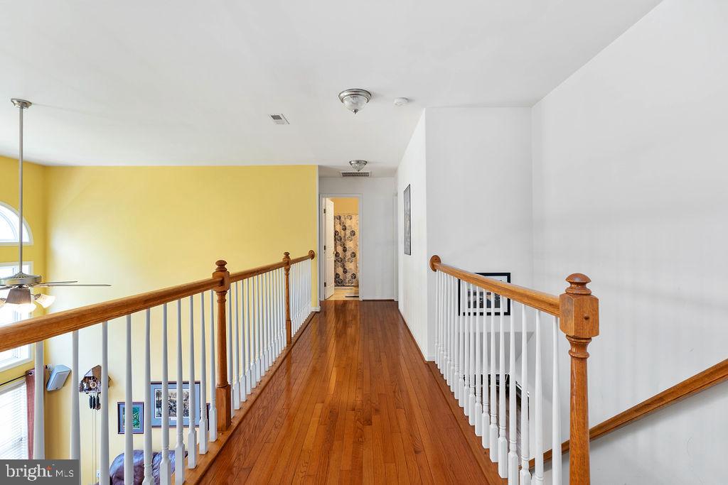 21 Gallery Road Stafford, VA 22554 - Photo 41 of 60 Catwalk between bedrooms