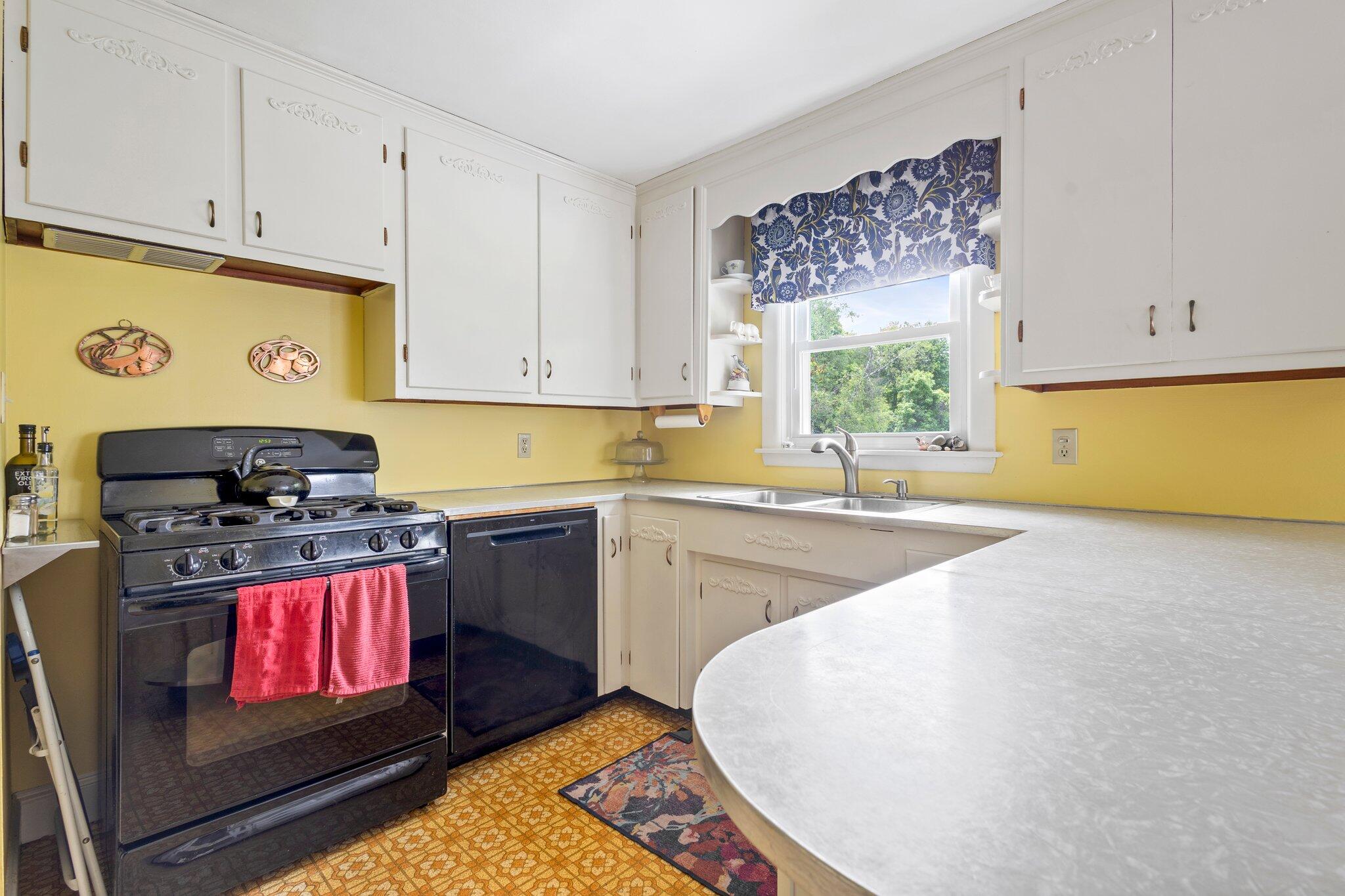 126 Sebago Lake Road Gorham, ME 04038 - Photo 9 of 39 Kitchen
