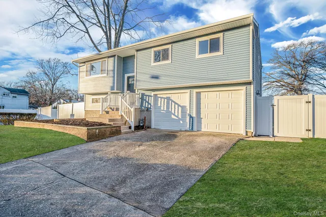 a view of a house with a yard and garage