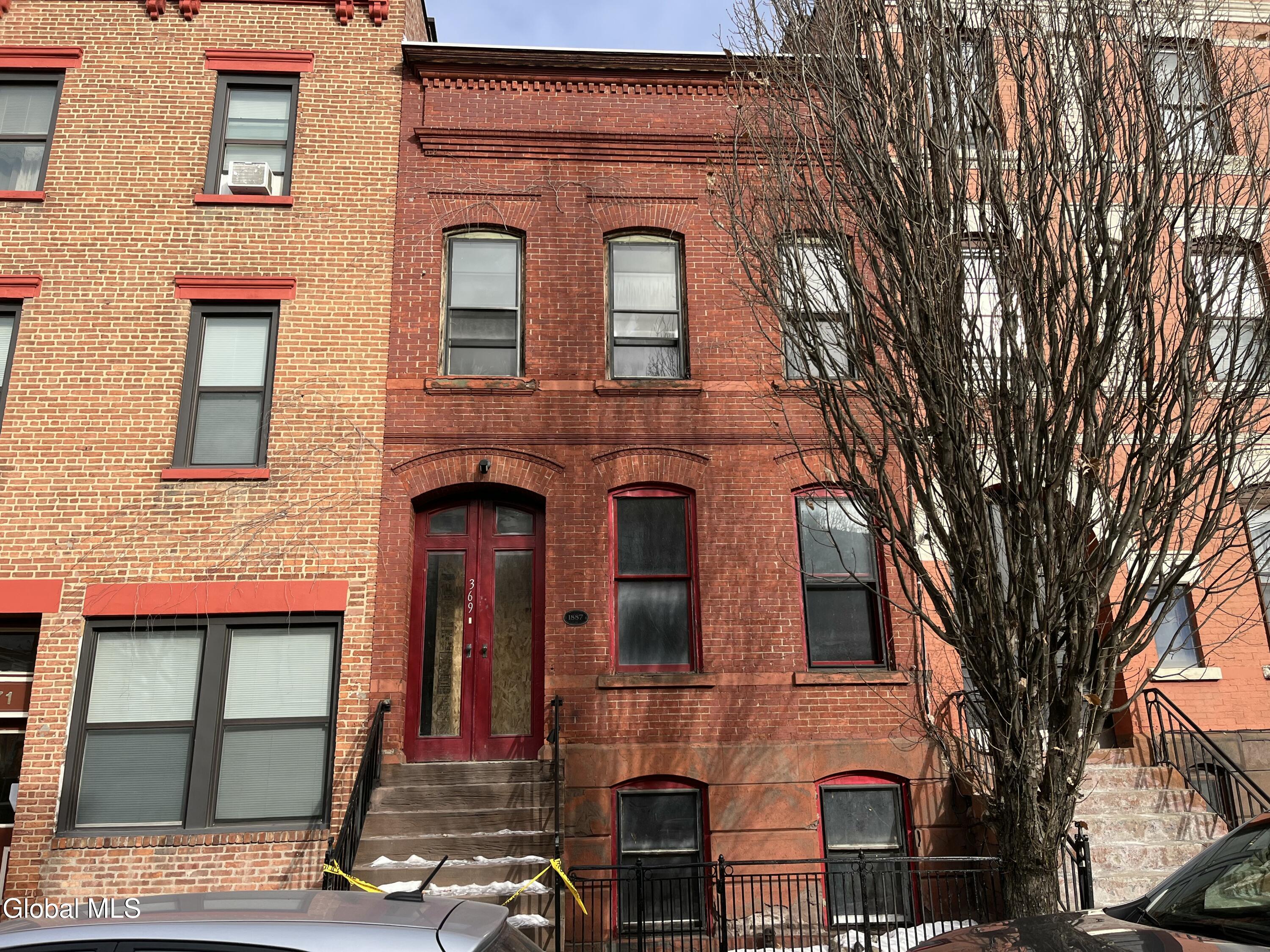 369 Madison Avenue Albany, NY 12210 - Photo 2 of 38 IMG_9664