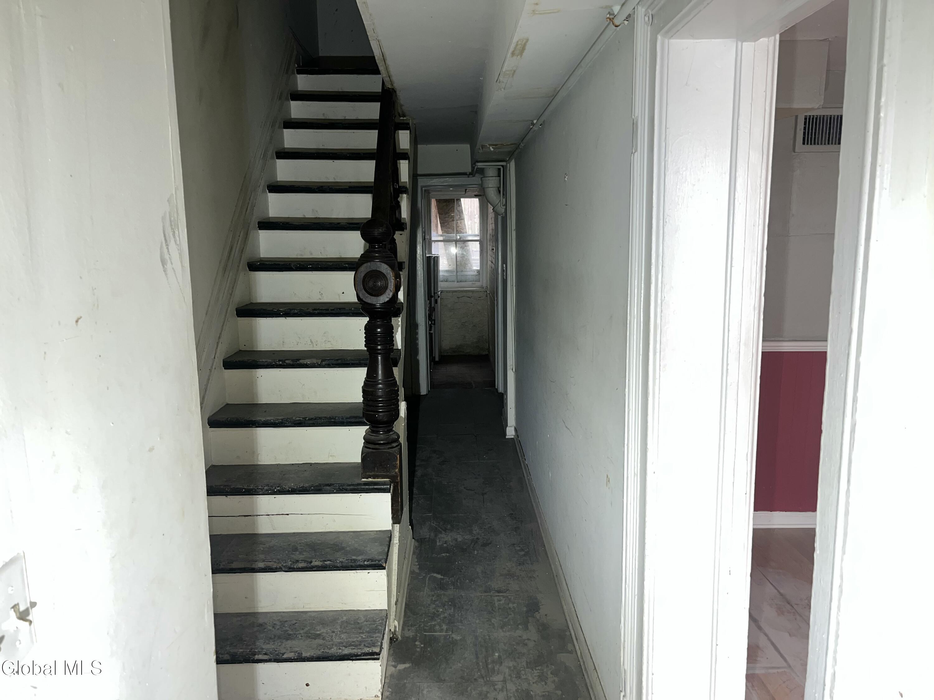 369 Madison Avenue Albany, NY 12210 - Photo 3 of 38 IMG_9741