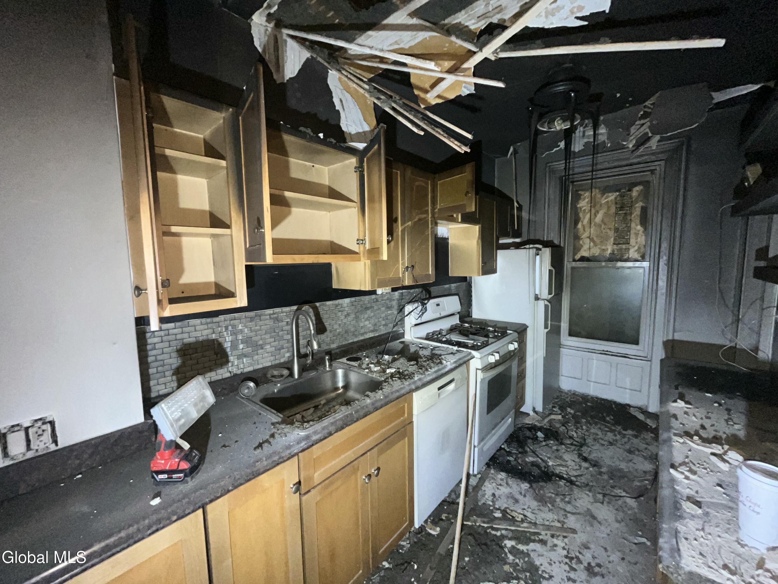 369 Madison Avenue Albany, NY 12210 - Photo 34 of 38 IMG_9785