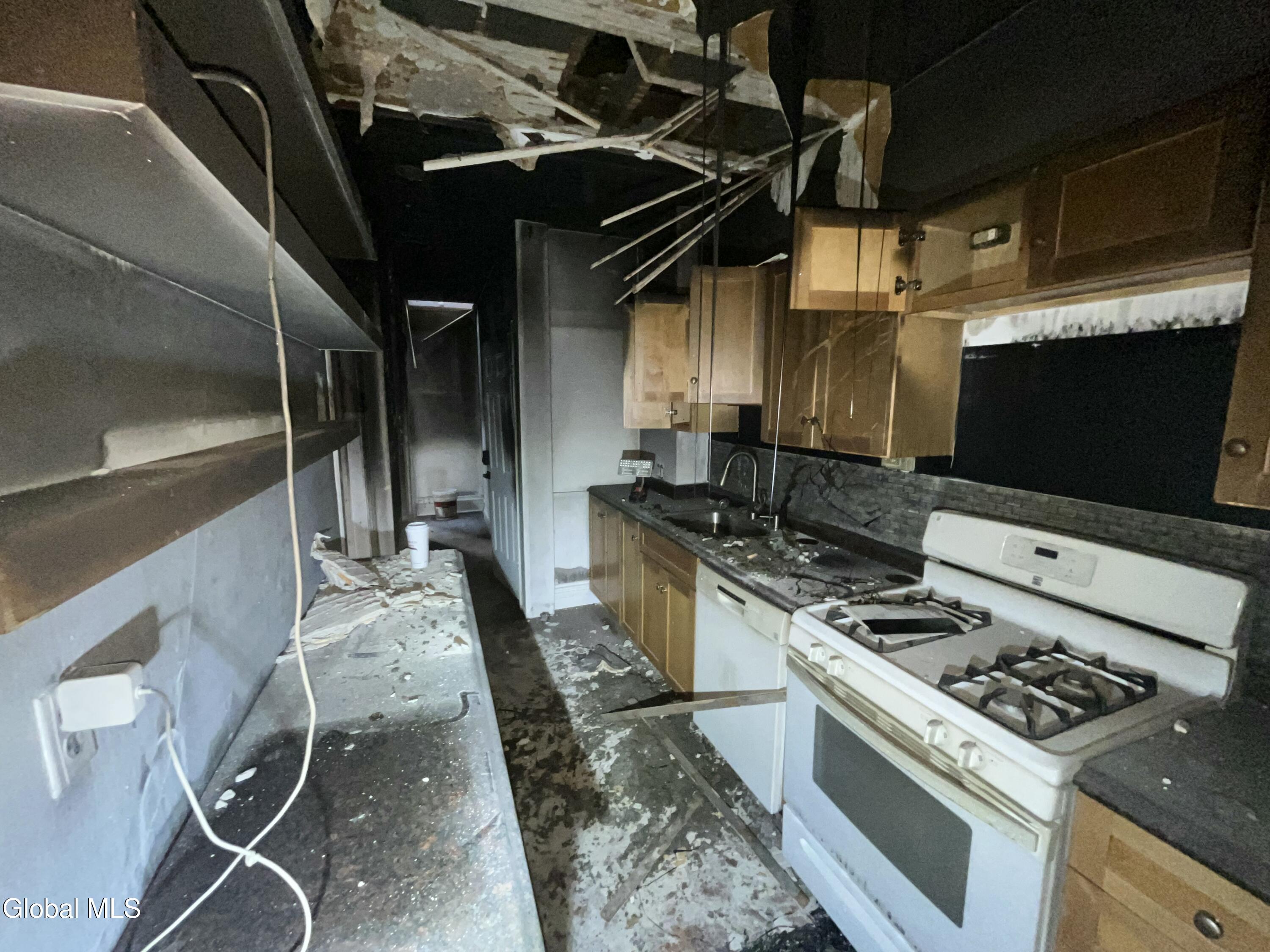 369 Madison Avenue Albany, NY 12210 - Photo 37 of 38 IMG_9794