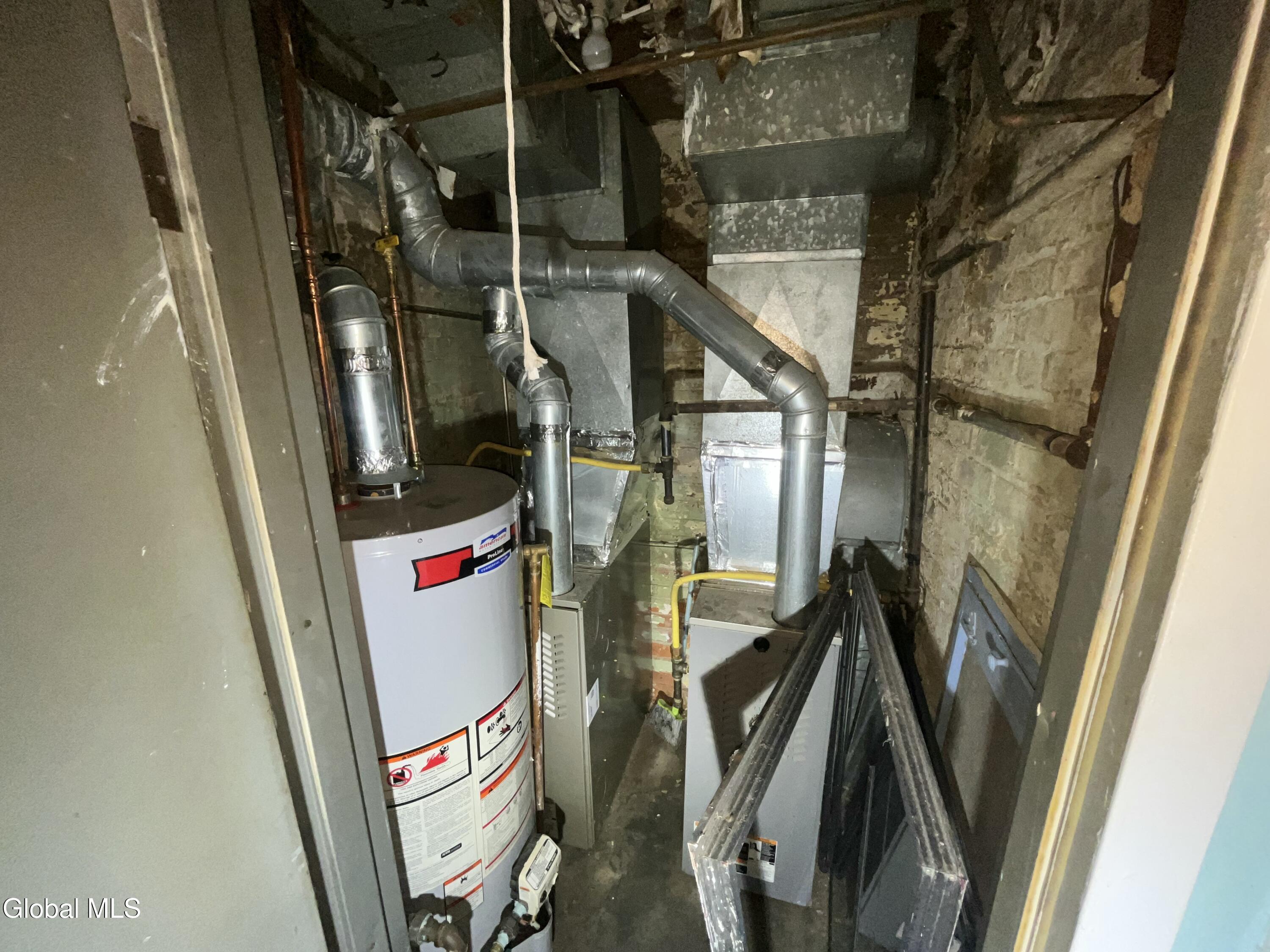 369 Madison Avenue Albany, NY 12210 - Photo 7 of 38 IMG_9747