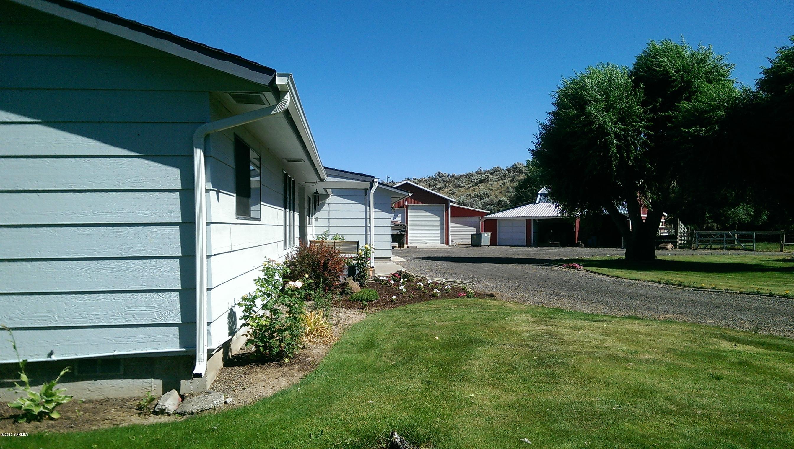 120 Funkhouser Road Tieton, WA 98947 - Photo 13 of 19 a front view of a house with garden