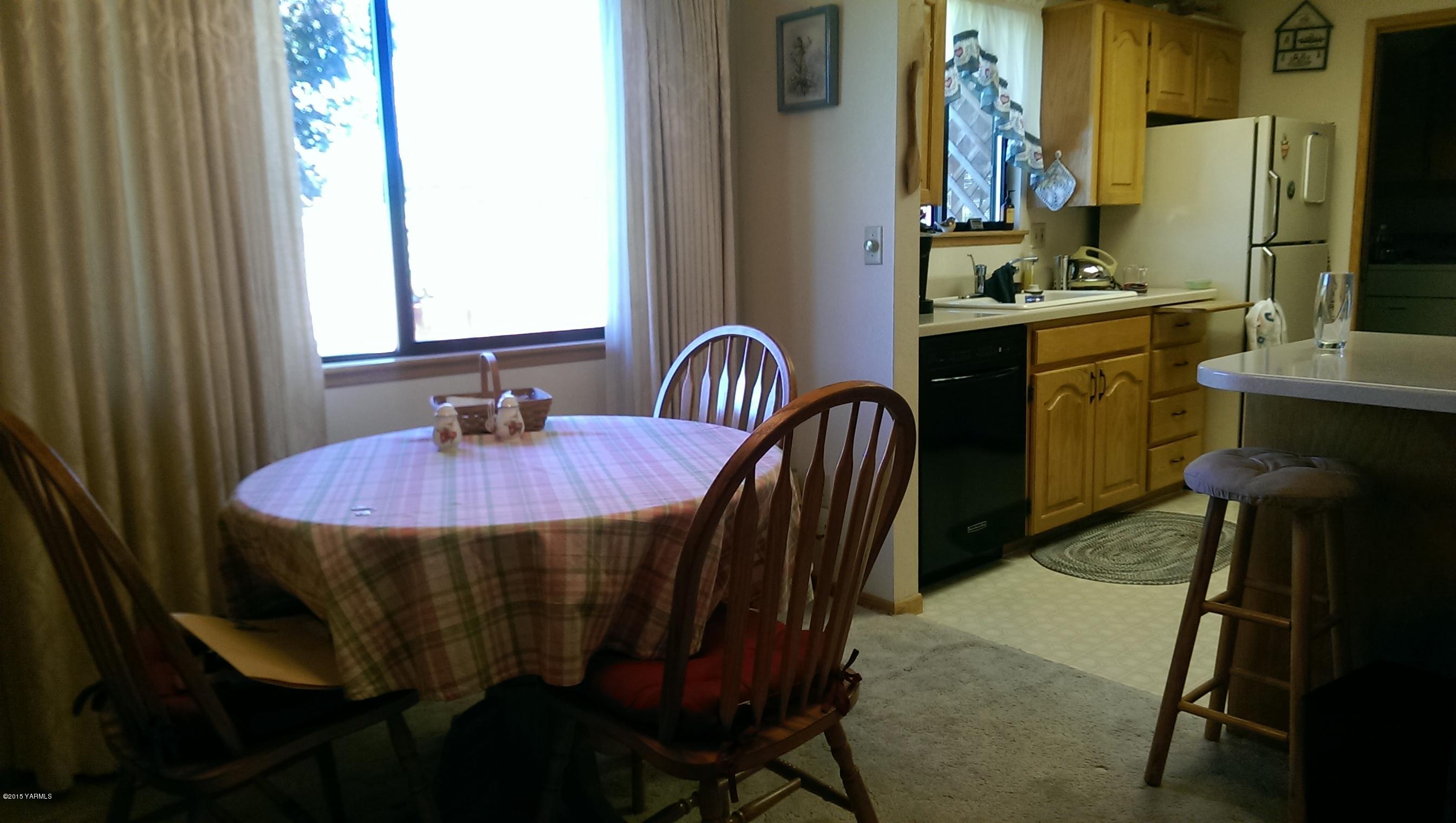 120 Funkhouser Road Tieton, WA 98947 - Photo 18 of 19 a dining room with furniture and window