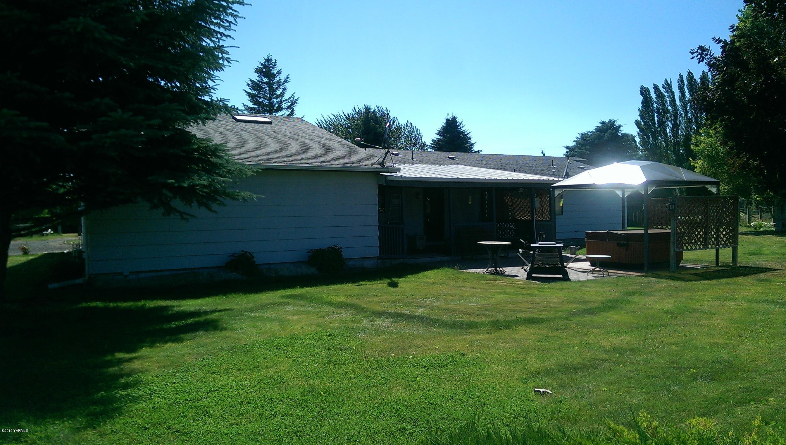 120 Funkhouser Road Tieton, WA 98947 - Photo 19 of 19 a view of a house with backyard porch and sitting area