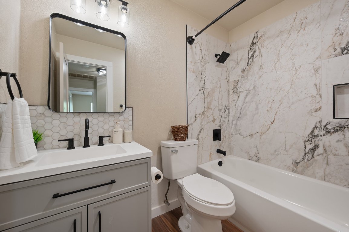 206 Jan Lane Georgetown, TX 78626 - Photo 14 of 23 a bathroom with a sink a toilet and a bathtub